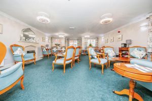 RESIDENTS LOUNGE- click for photo gallery